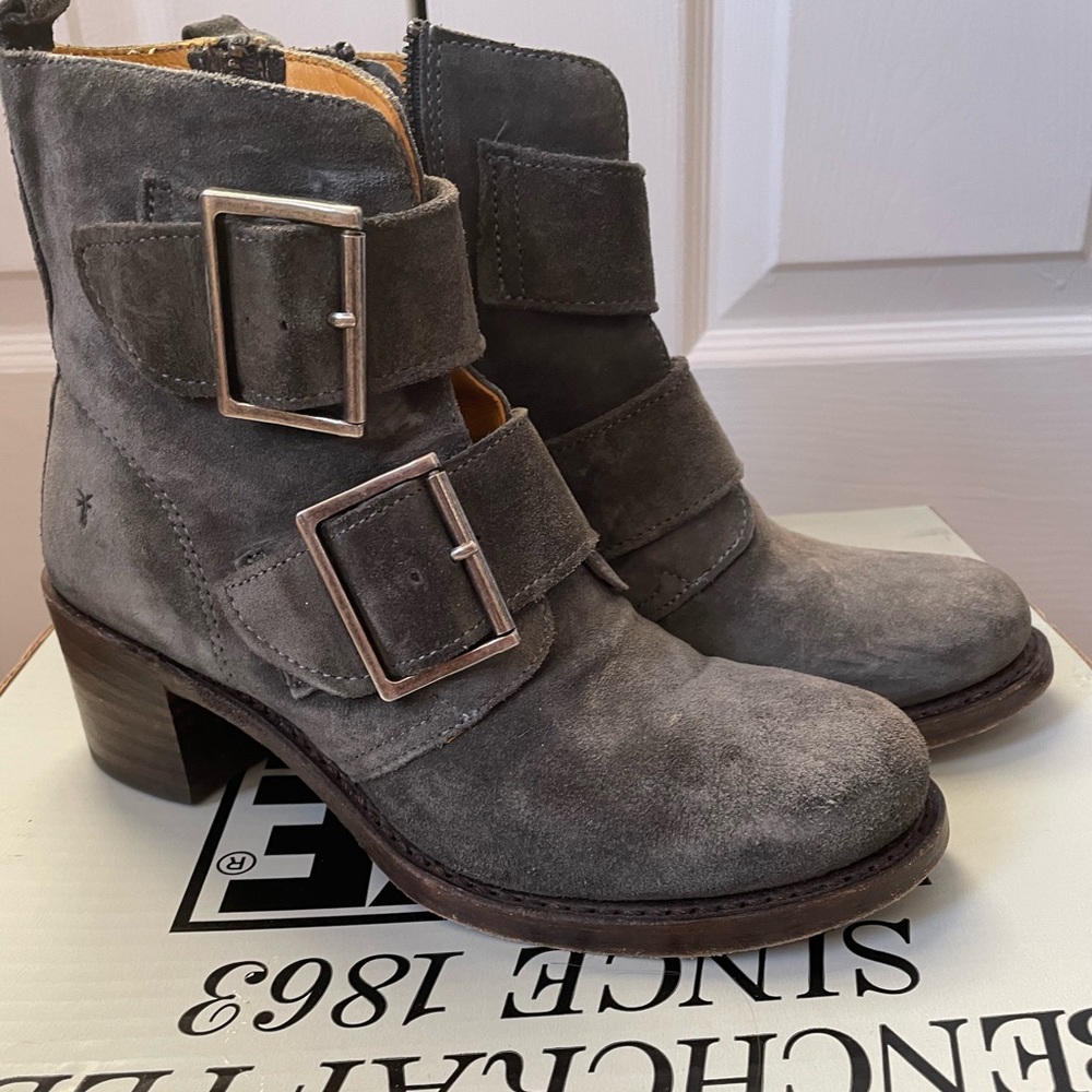 Frye Sabrina Double Buckle boots in Charcoal size 7.5